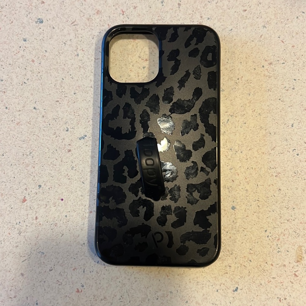 Loopy black leopard case